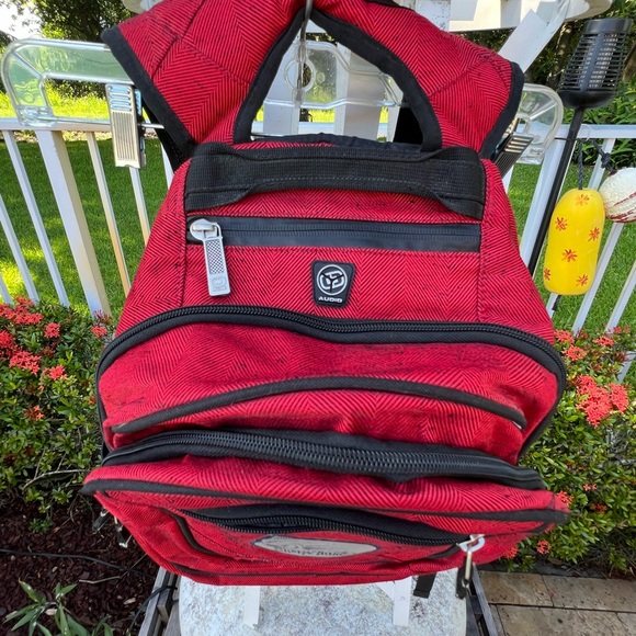 Shore Thing red/black tech backpack - Picture 4 of 13